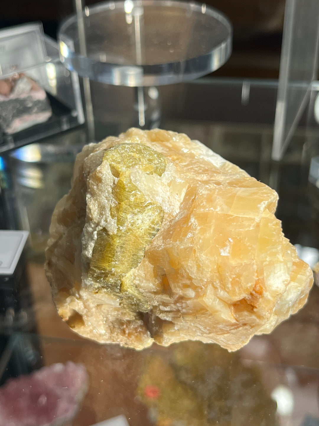 APATITE sur calcite madagascar M18W91