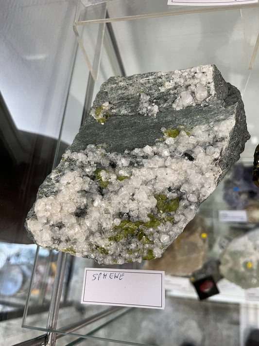 Titanite chlorite, calcite Pakistan DR295