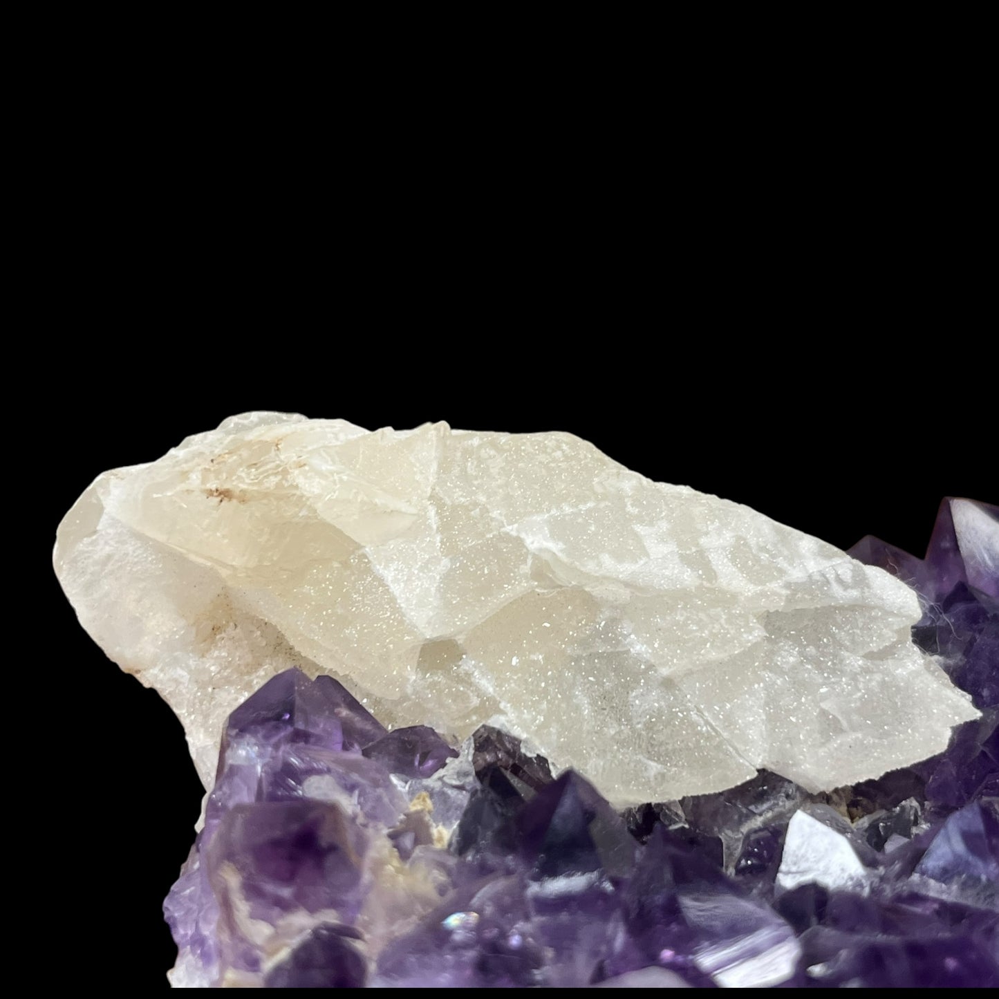 Grande Druse Améthyste avec calcite Brésil