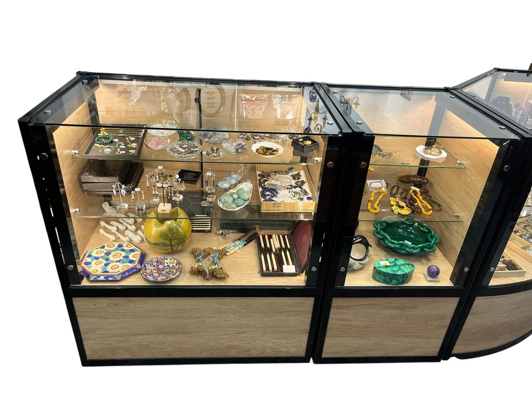 4 jewelry store furniture + 2 boxes