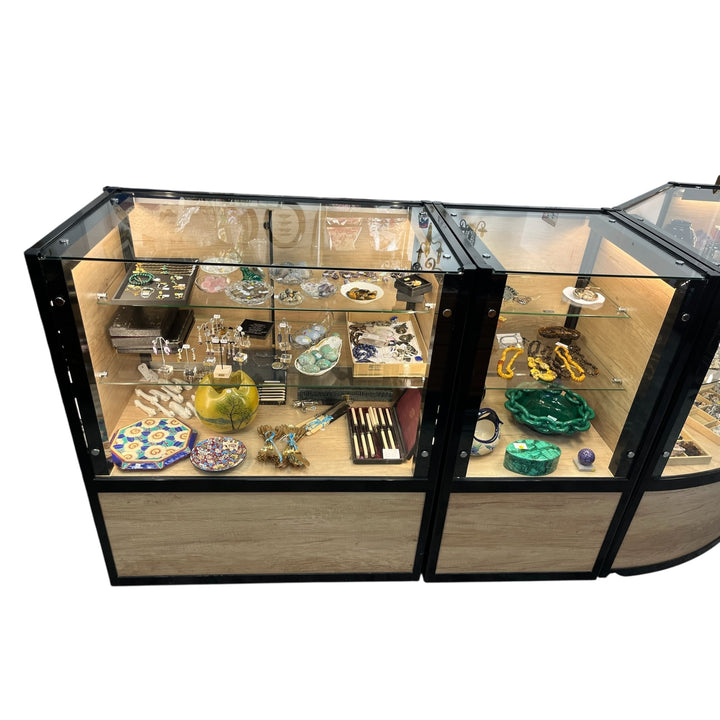 4 jewelry store furniture + 2 boxes