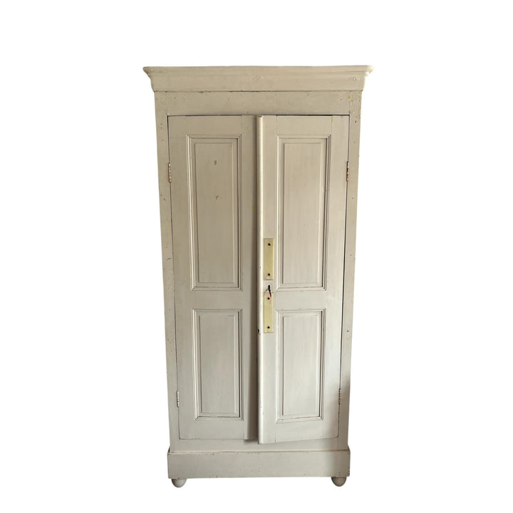 Armoire homme debout XIXe siècle