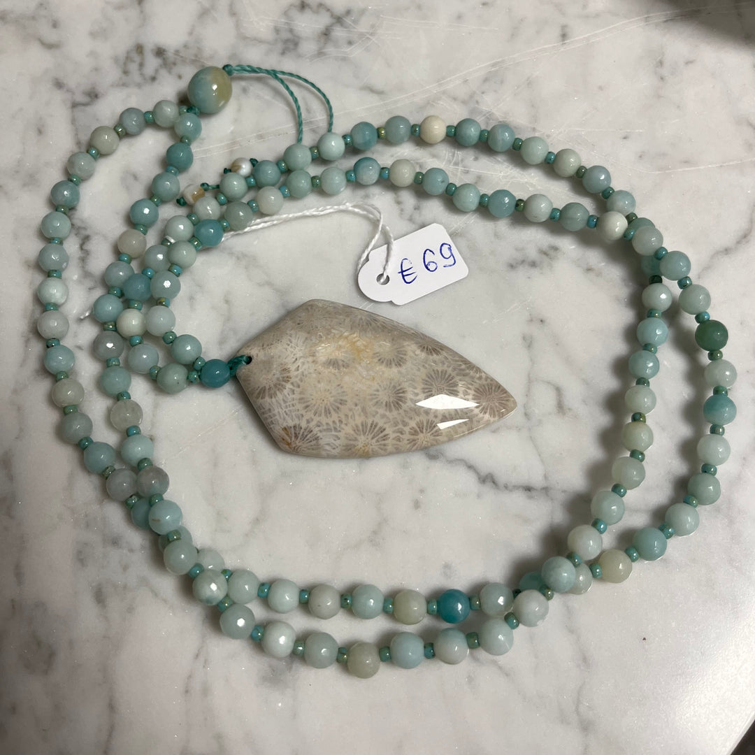 Collier MALA en amazonite avec Pendentif en corail fossilisé