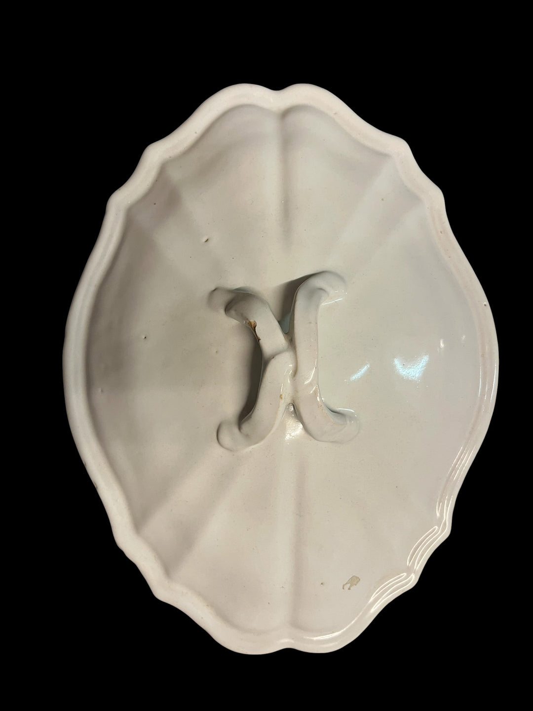 soupière blanche Moustiers XVIIIe