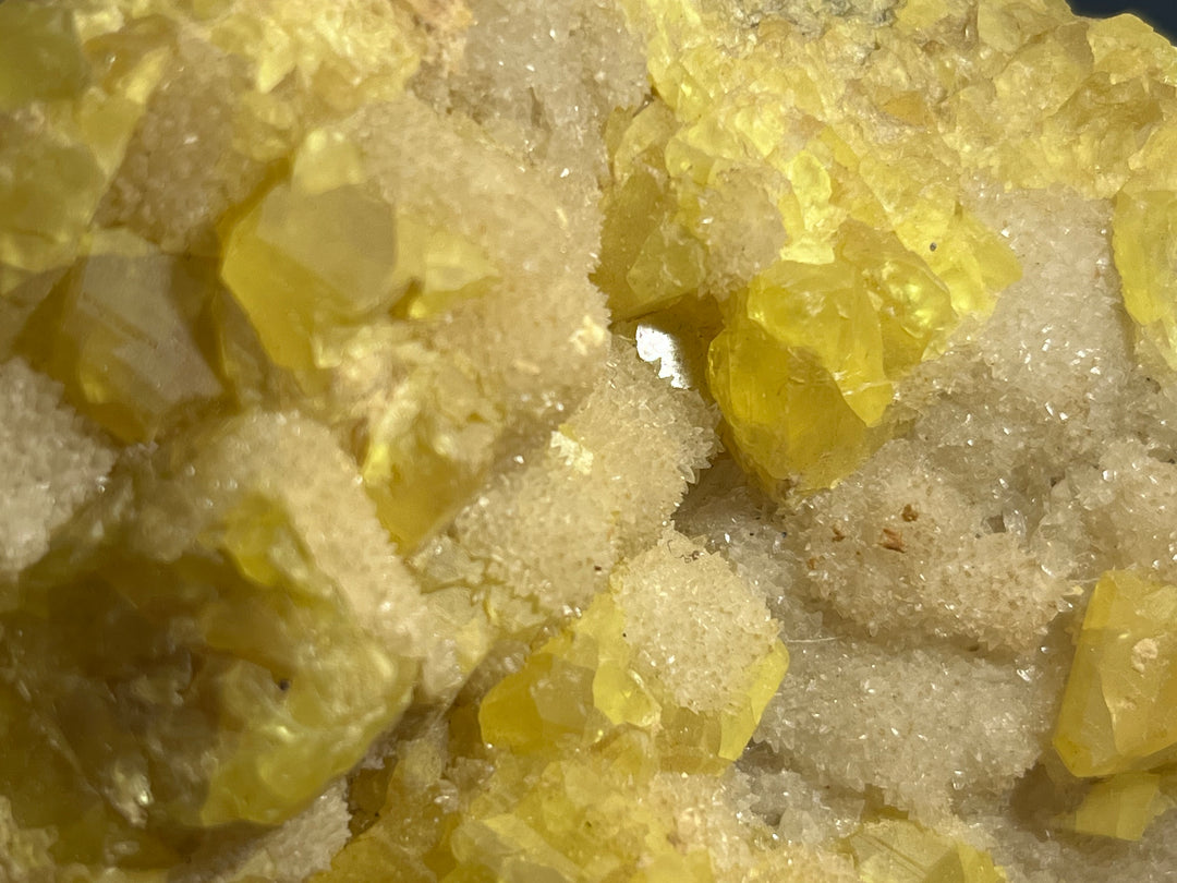 Native sulfur on Aragonite Sicily Da173