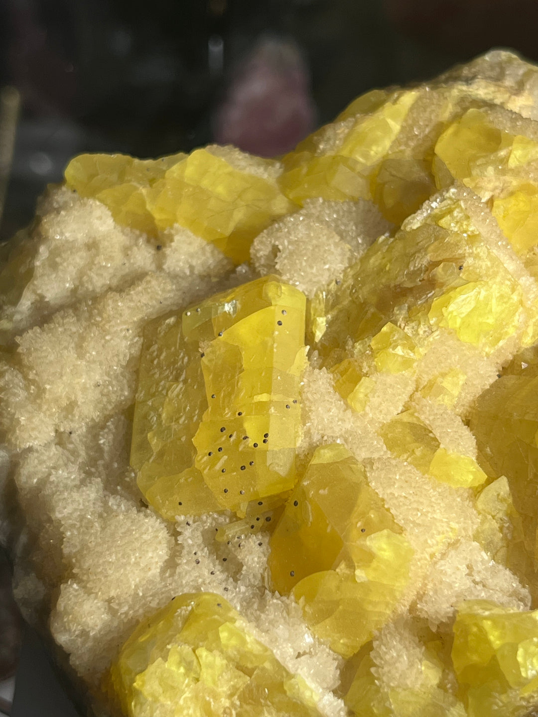 Native sulfur on Aragonite Sicily Da173