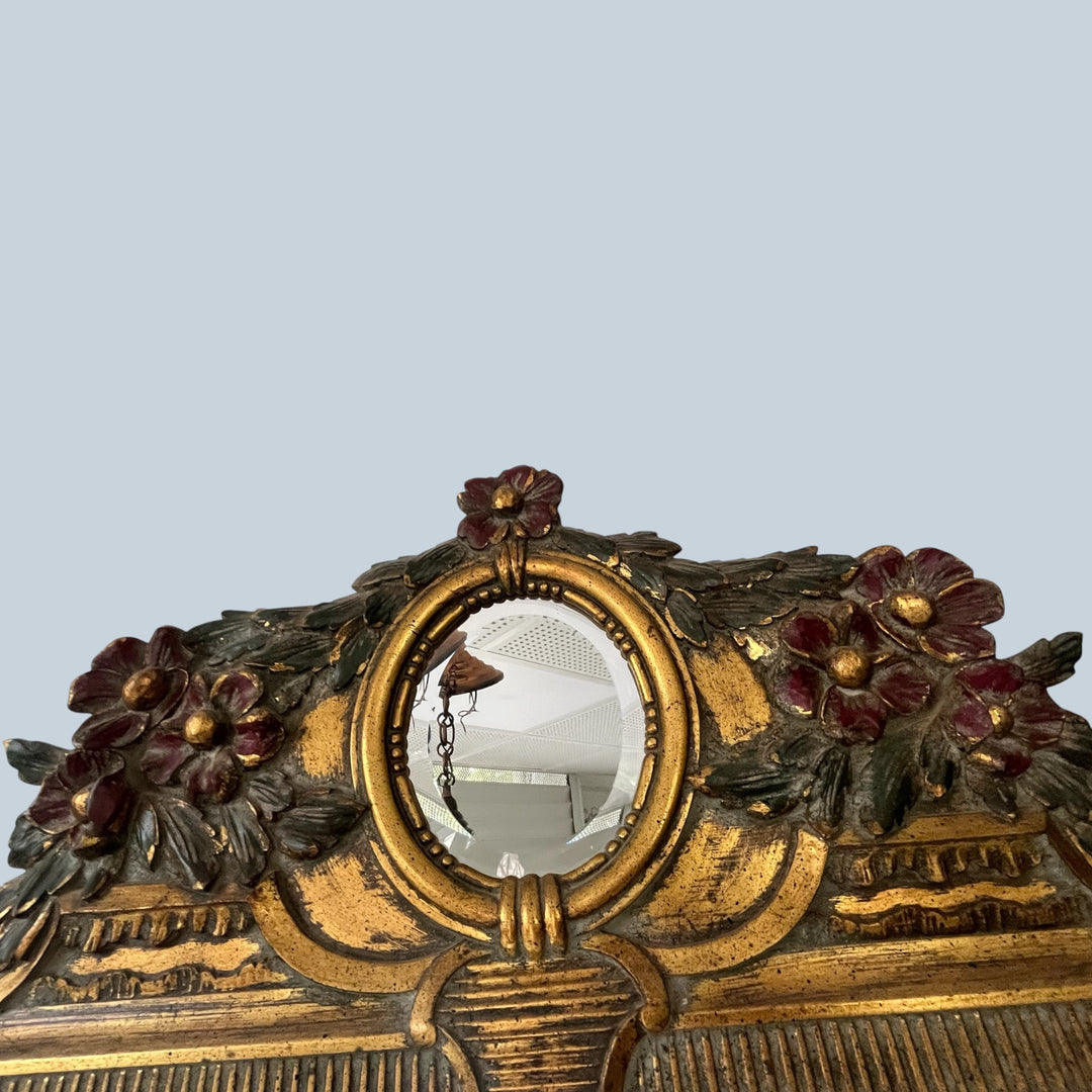 miroir à fronton en bois doré et rouge avec un petit miroir en cartouche