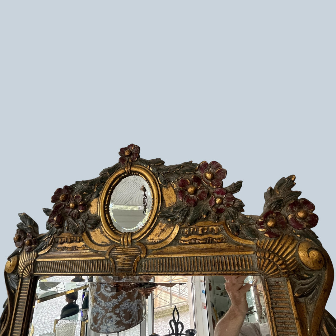 miroir à fronton en bois doré et rouge avec un petit miroir en cartouche