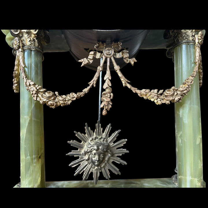 Garniture de Cheminée de style Louis XVI en onyx et bronze