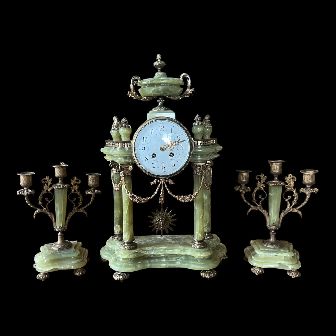 Garniture de Cheminée de style Louis XVI en onyx et bronze