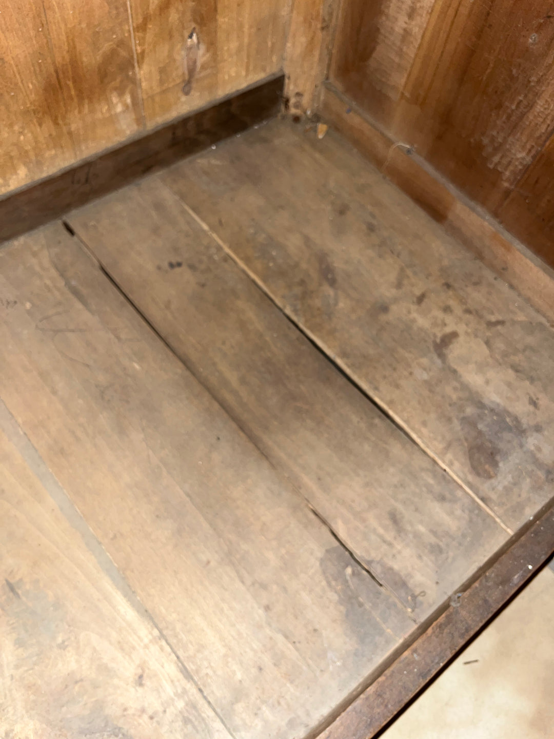 Armoire Bonnetière style Louis XV