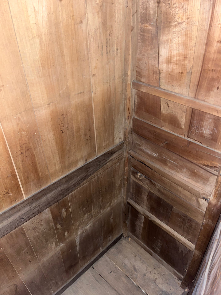 Armoire Bonnetière style Louis XV