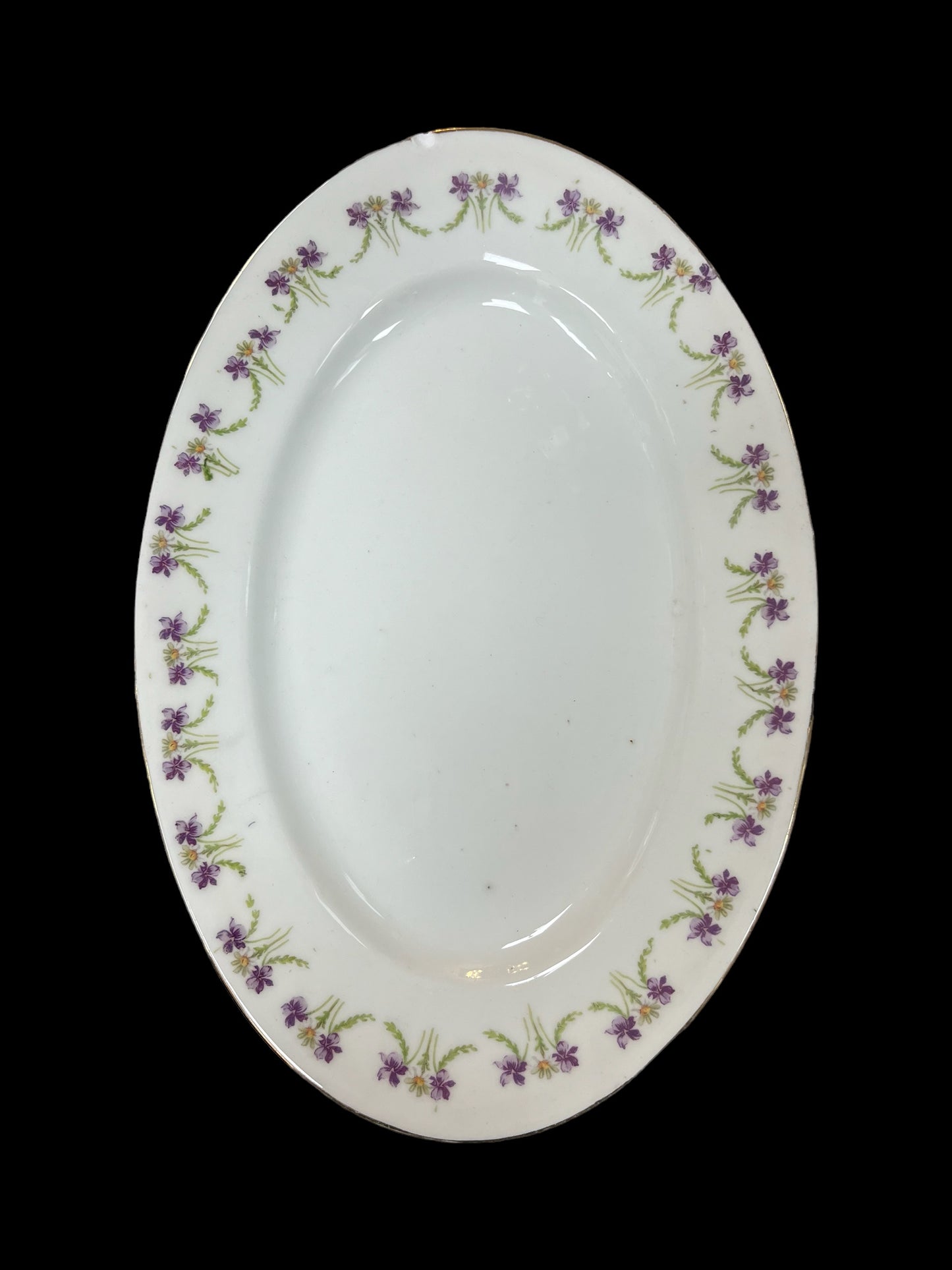 Service de table à décor de fleurs violettes 89 pieces