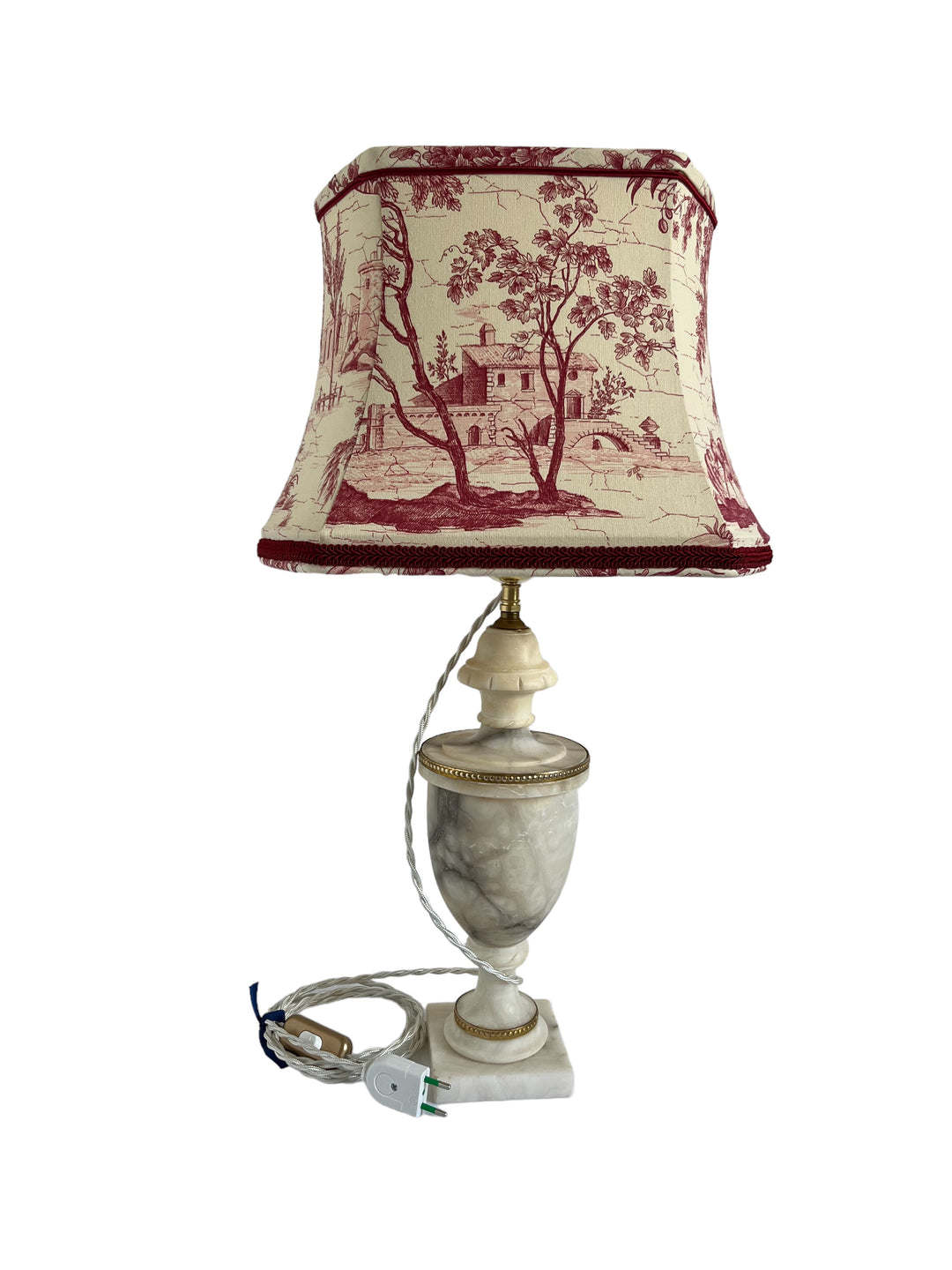 Lampe en marbre avec un abat-jour en toile de Jouy, Pierre Frey