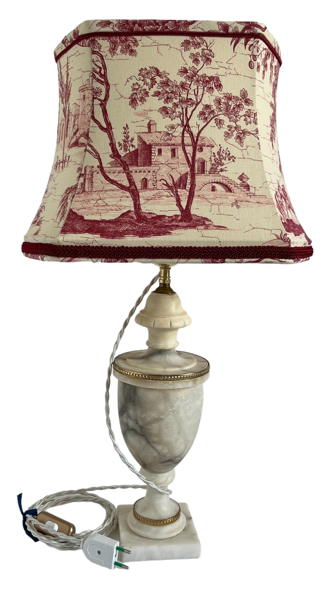 Lampe en marbre avec un abat-jour en toile de Jouy, Pierre Frey