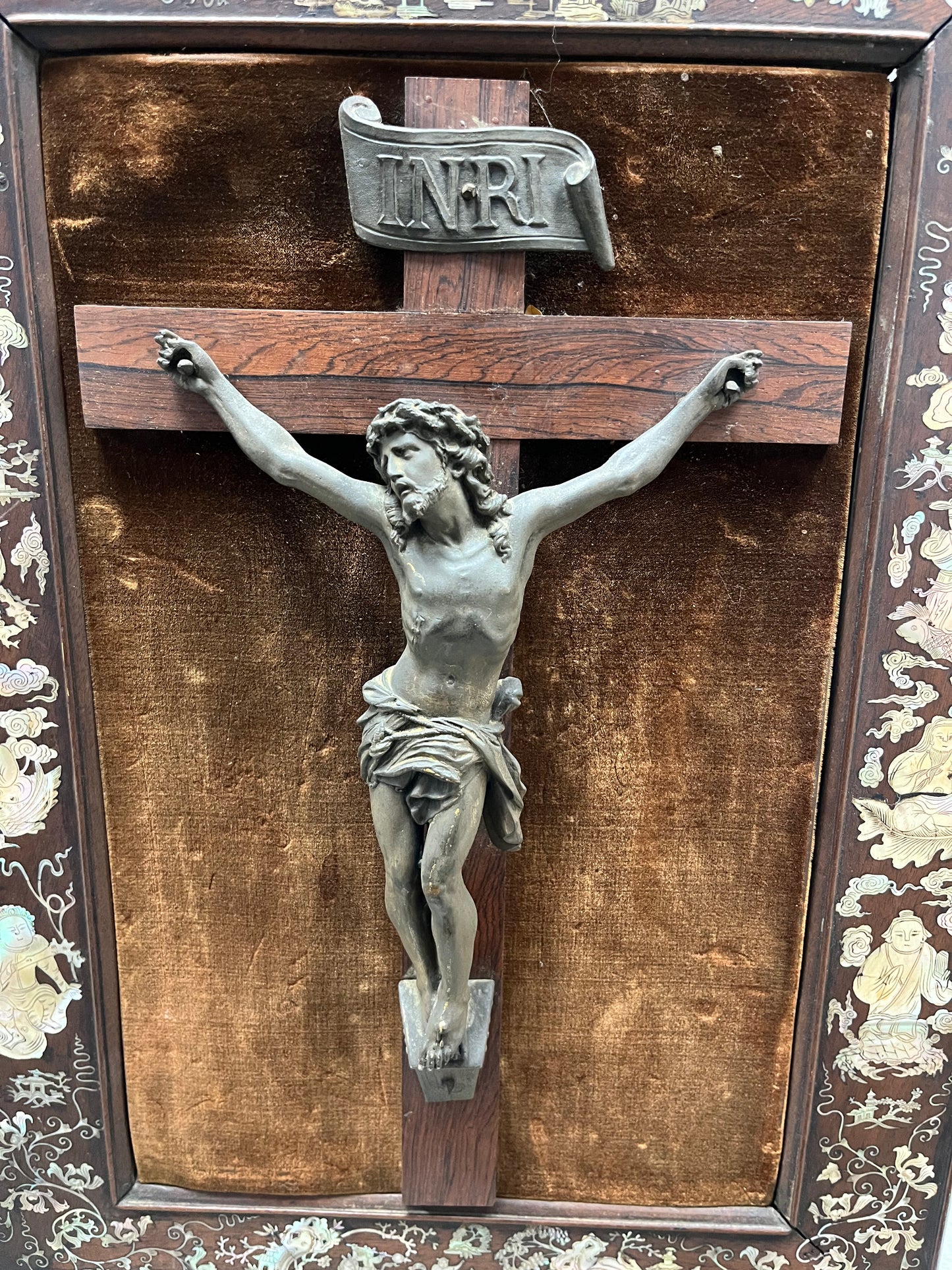 Crucifix dans cadre d’Indochine XIXe