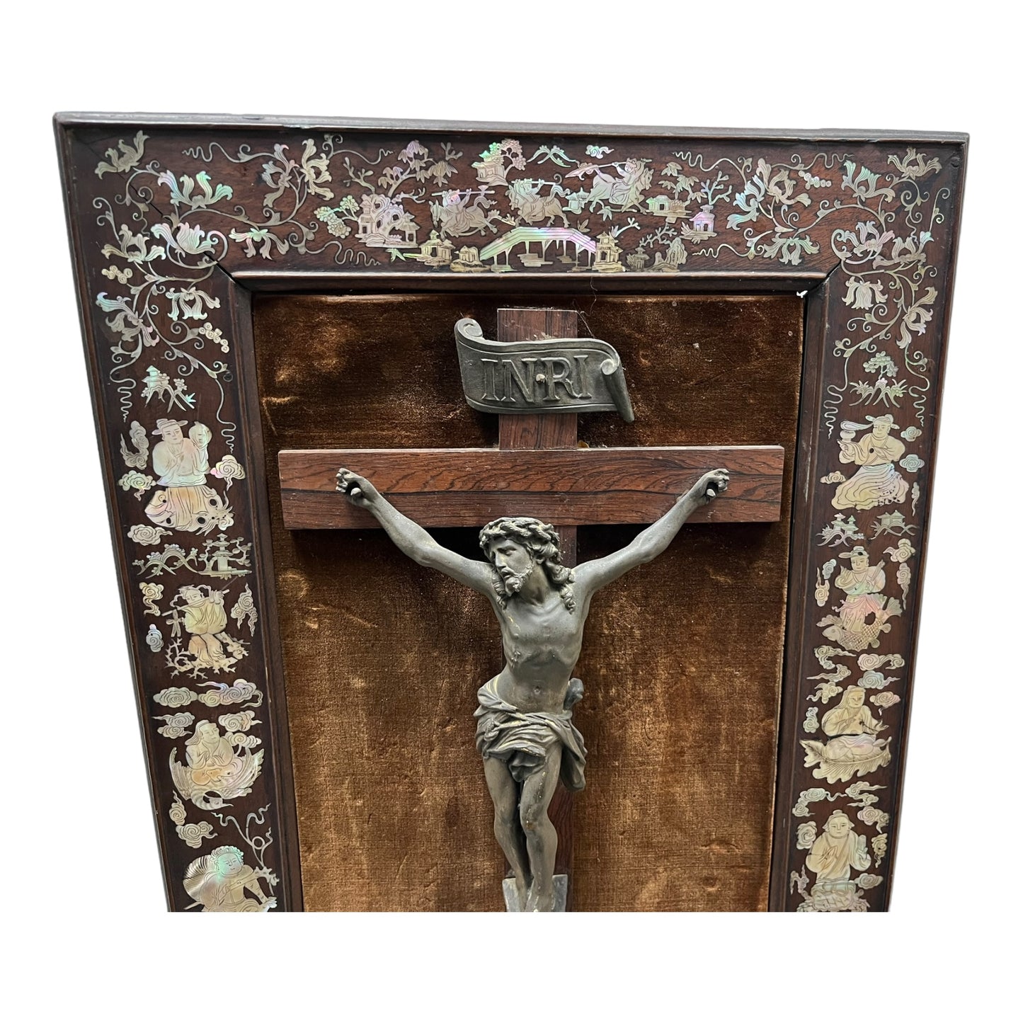 Crucifix dans cadre d’Indochine XIXe