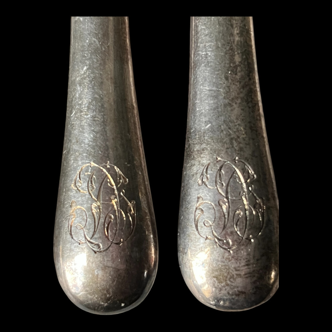 12 couteaux manche argent et lame acier ou argent de Queille monogrammés