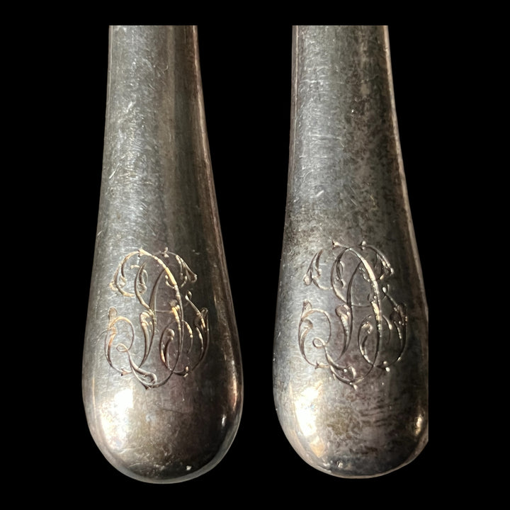 12 couteaux manche argent et lame acier ou argent de Queille monogrammés