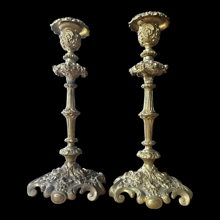 Paar Kerzen von XIXISTHURHTEN in Bronze -Dekor von weiblichen Mascarons und Blumen