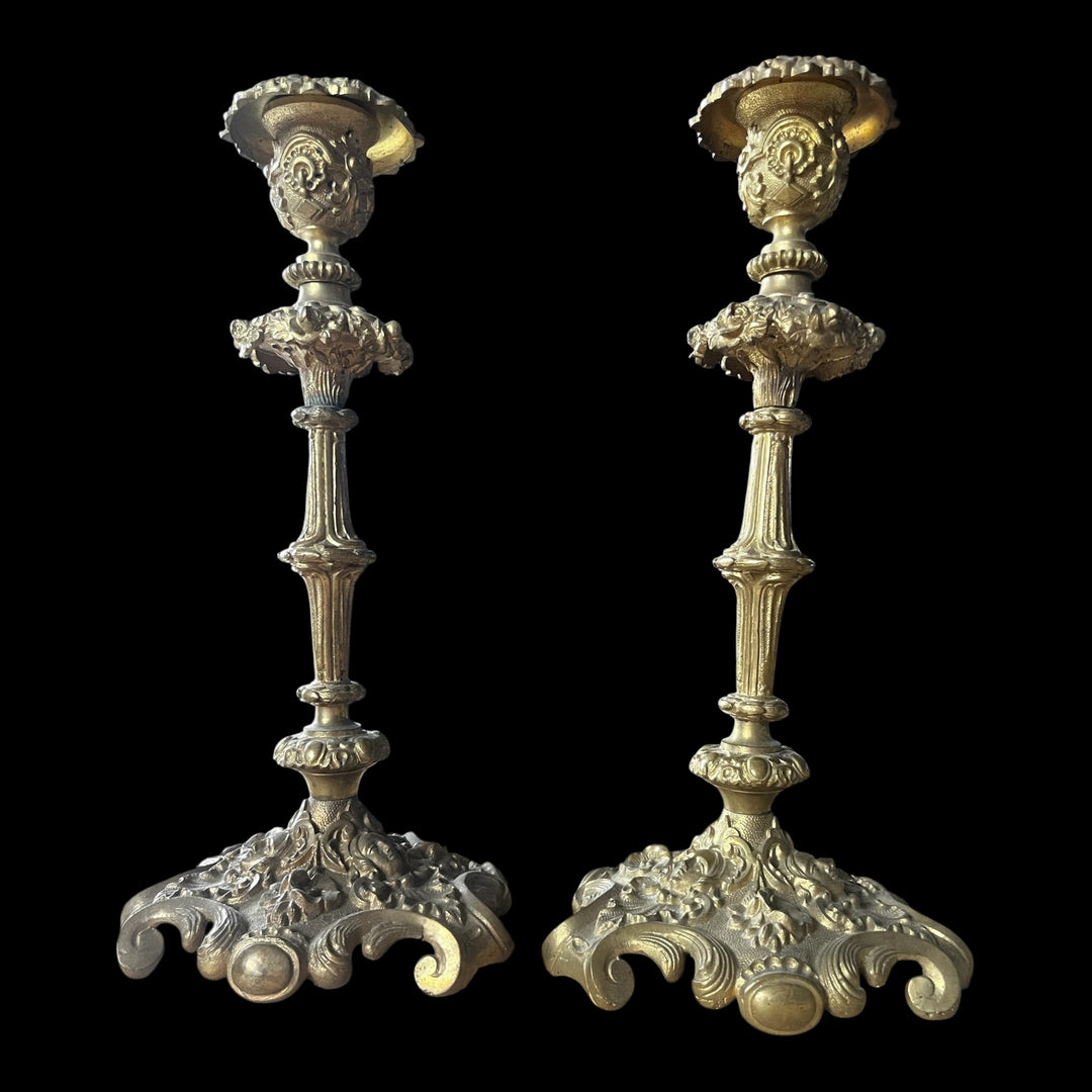 Paar Kerzen von XIXISTHURHTEN in Bronze -Dekor von weiblichen Mascarons und Blumen
