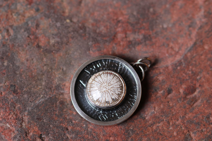 Pendentif en argent avec corail fossilisé  SL-N026