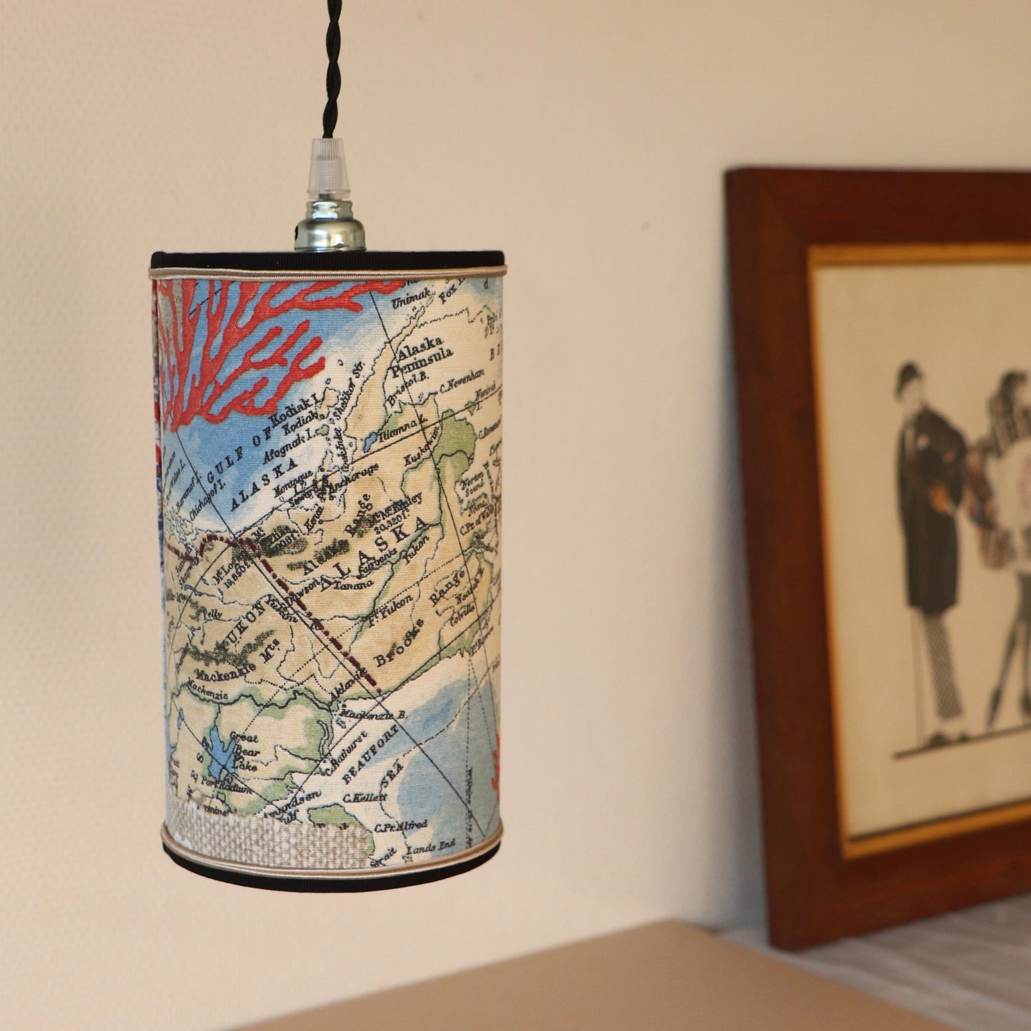 Portable lamp with a laminated lampshade in MAP fabric