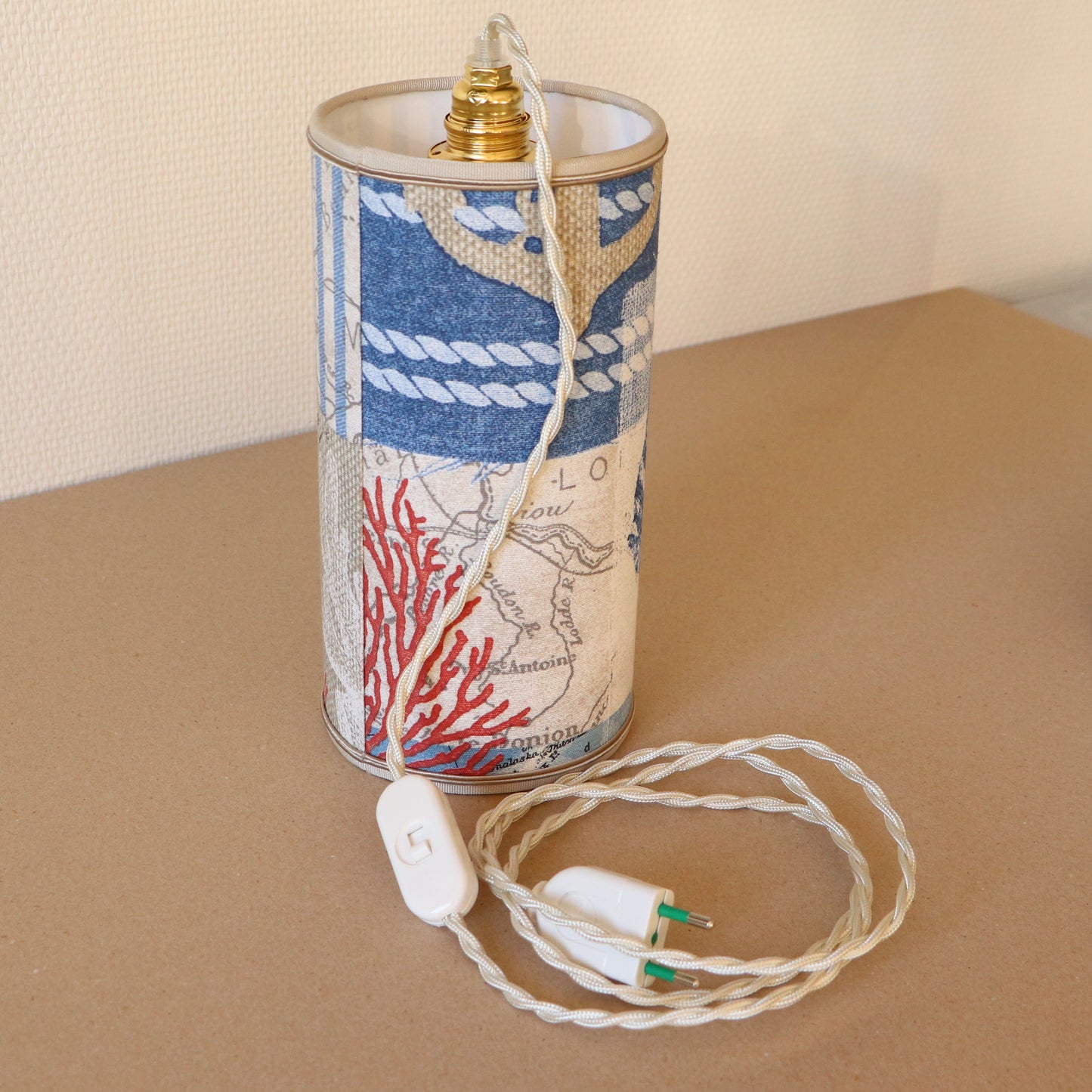 Portable lamp with a laminated lampshade in COQUILLE fabric
