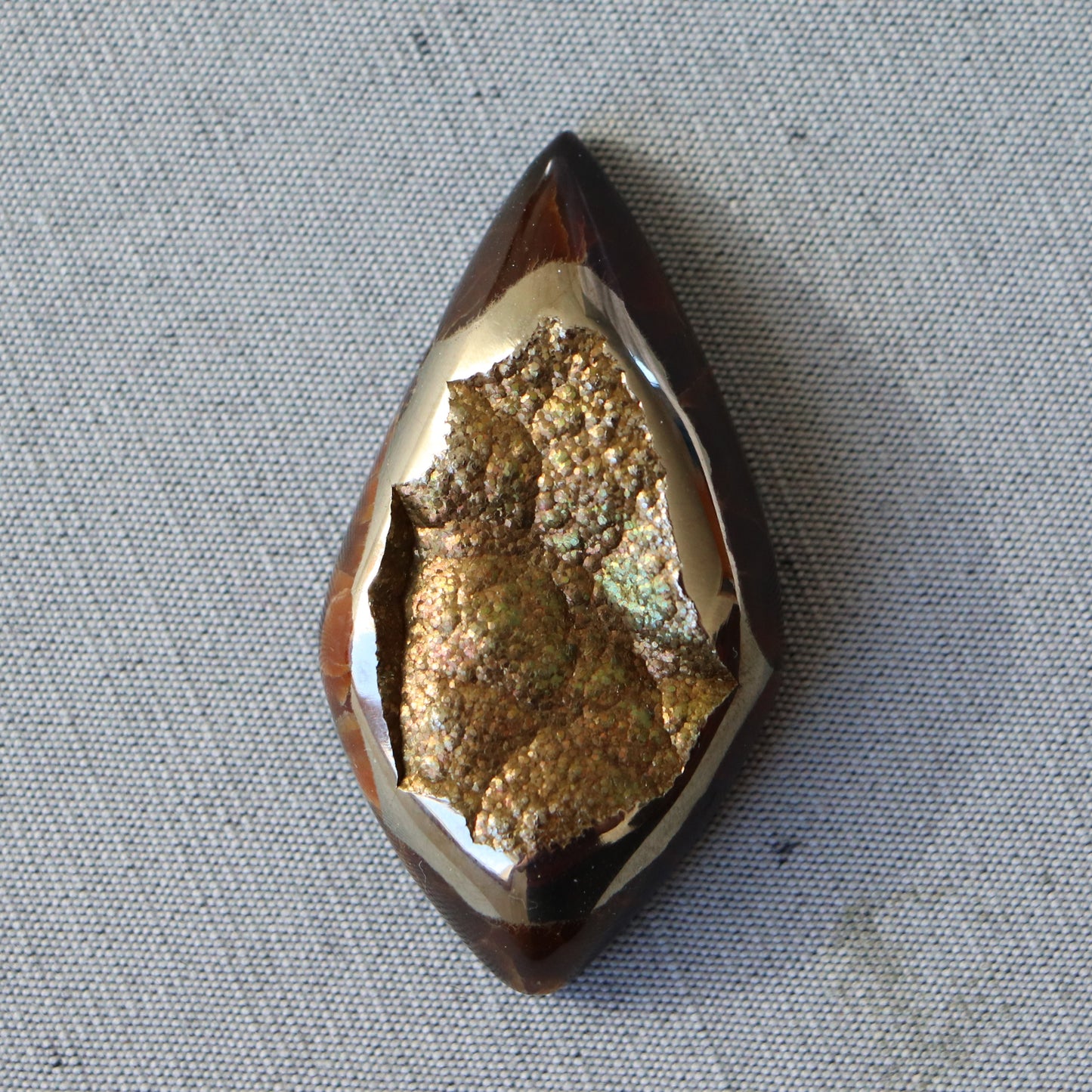 Ammonite pyritisée, tAM_P072, aille cabochon, 45x24x9 mm; 15.8g;