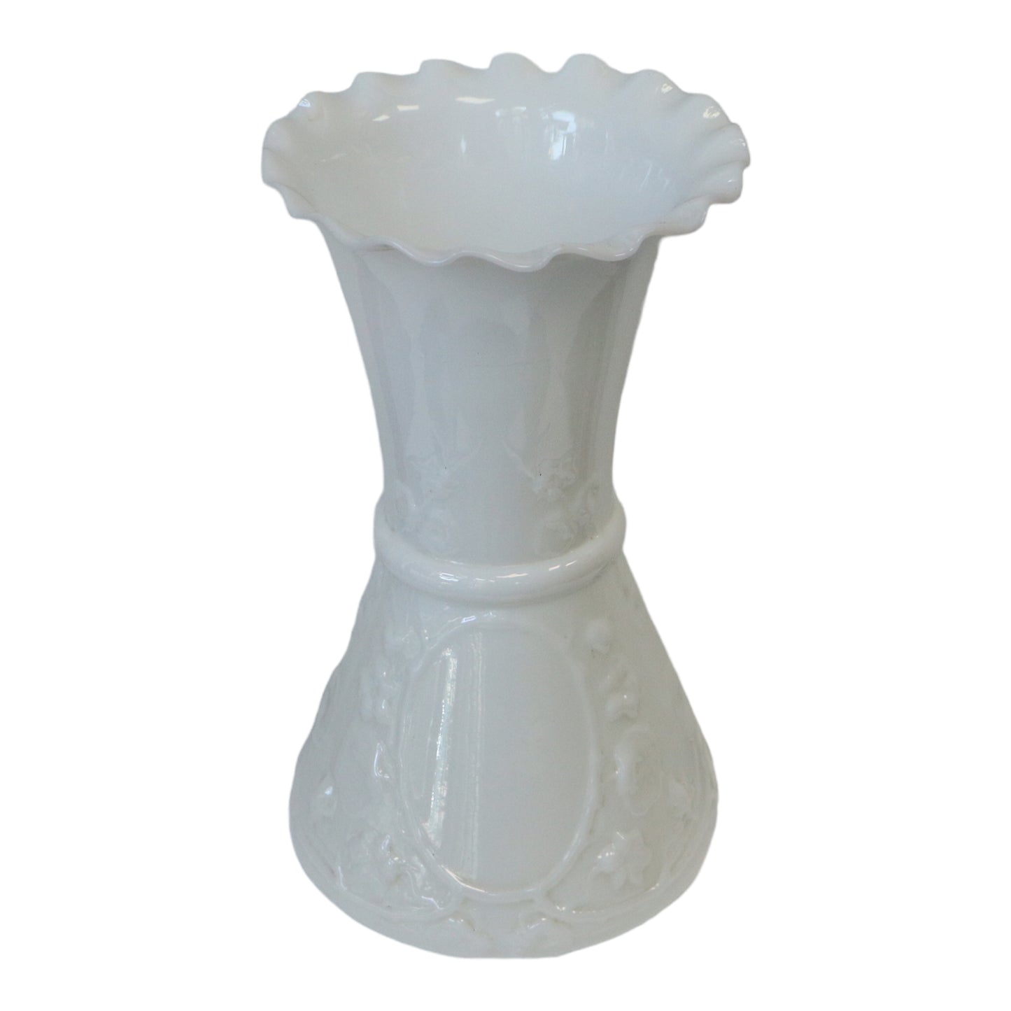 Vase en opaline blanche