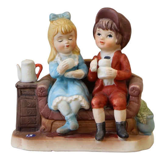 Figurine  3 couple en biscuit