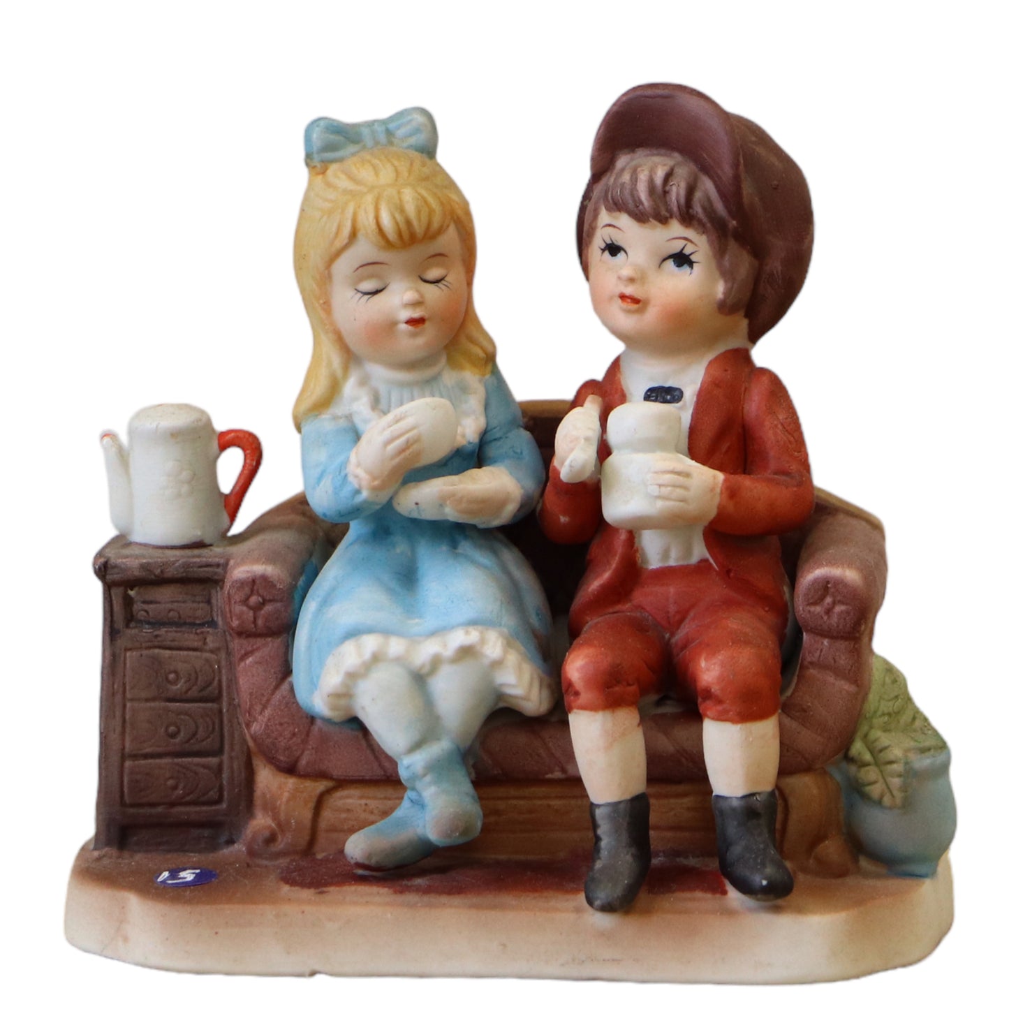Figurine  3 couple en biscuit