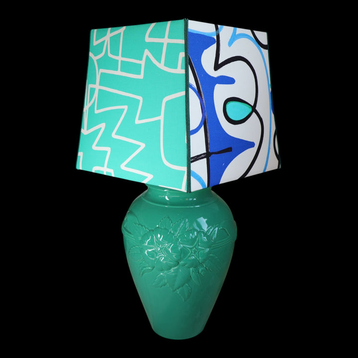Lampe vintage en céramique verte turquoise,  création Michelle Férec, avec abat-jour en tissu d’éditeur