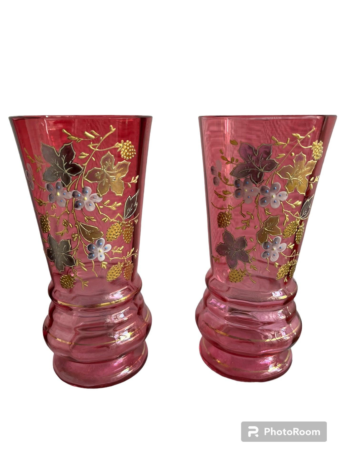 Paire de Vases en verre rose émaillé