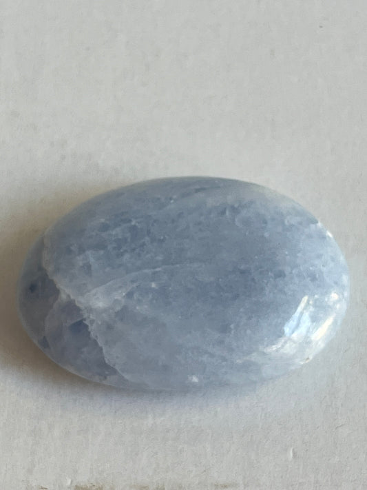 Galet Calcite bleue 6cm Madagascar GCB16