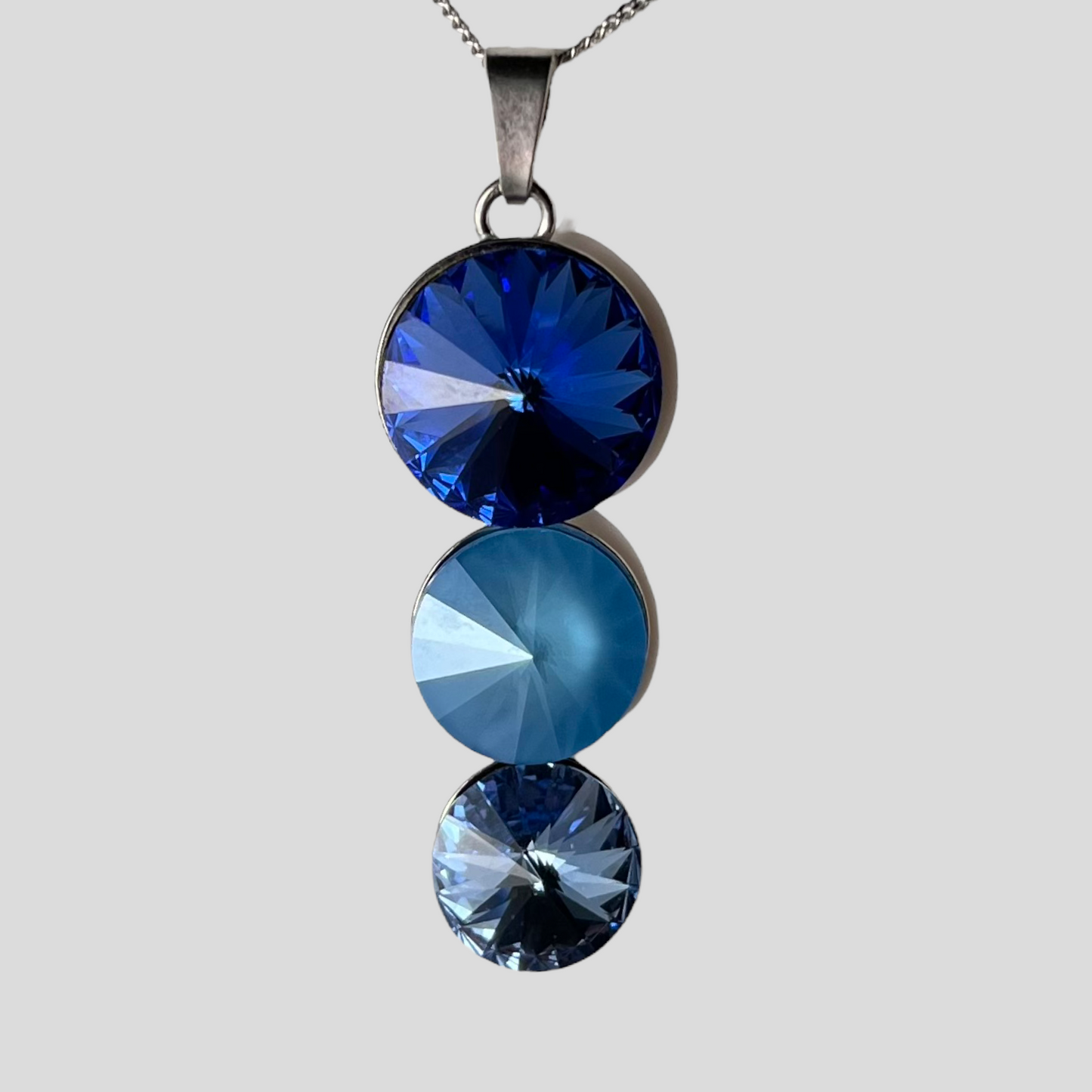 Pendentif avec cristaux Swarovski, bleu, argent rhodié, TRIO