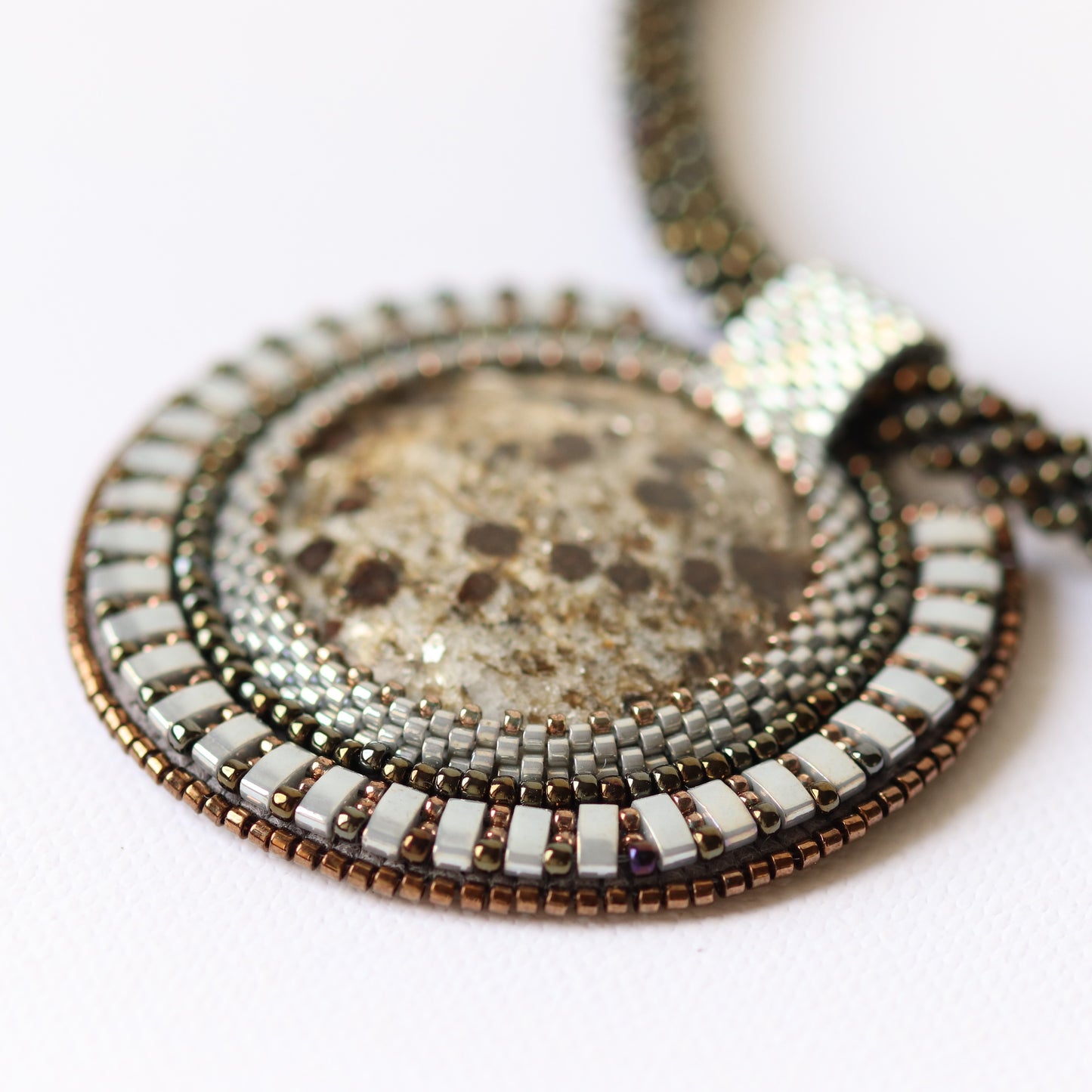 Embroidered necklace with mica schist (mica and garnet)