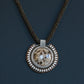 Collier brodé avec micaschiste (mica et grenat)