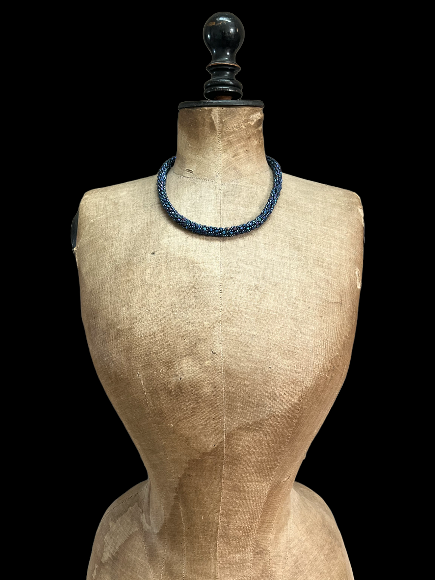 Collier spirale au crochet en perles Miyuki, bleu metallique, 50 cm