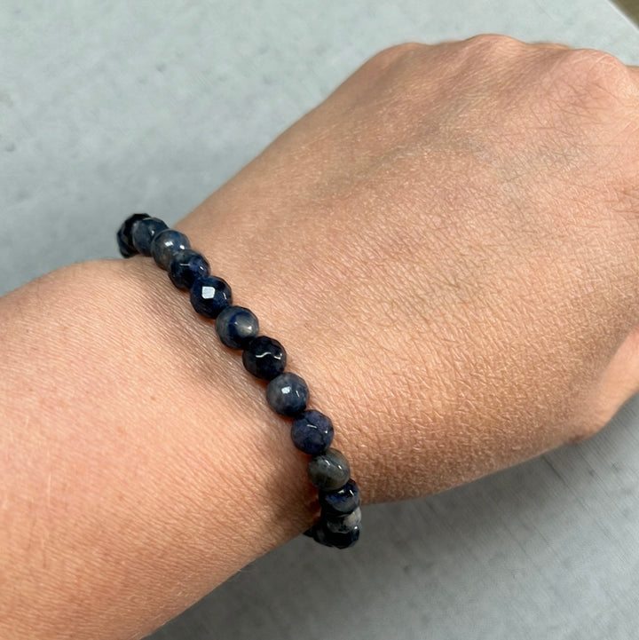 DUMORTIERITE bracelet faceted stones 6 mm