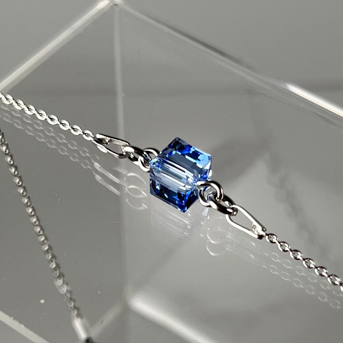 Bracelet  avec cristaux Swarovski, bleu clair, argent rhodié, CARRE
