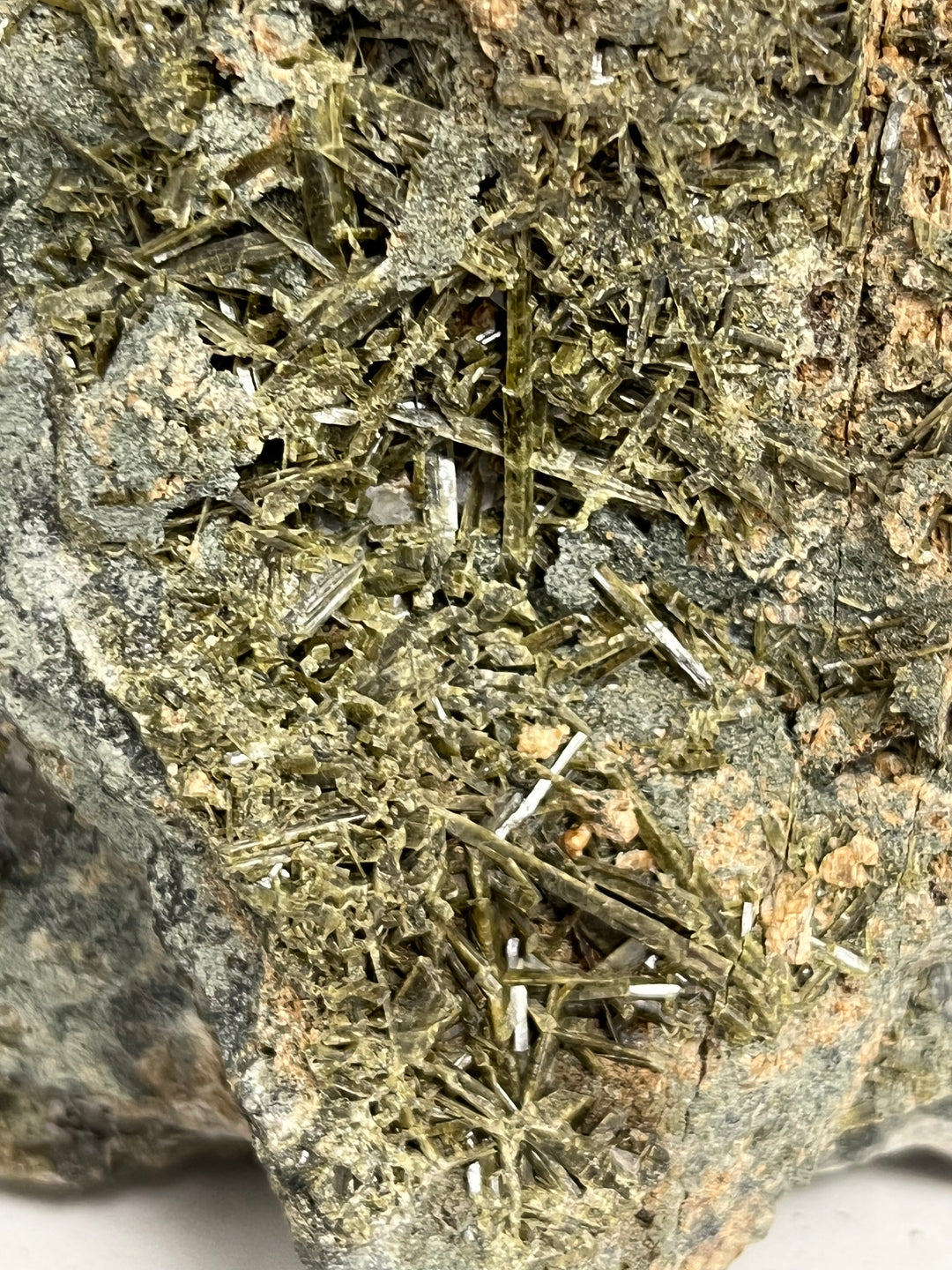 Epidote France Mont Canigou M18S273