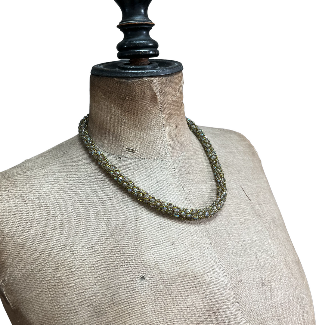 Collier spirale au crochet en perles Miyuki, vert claire, 46 cm