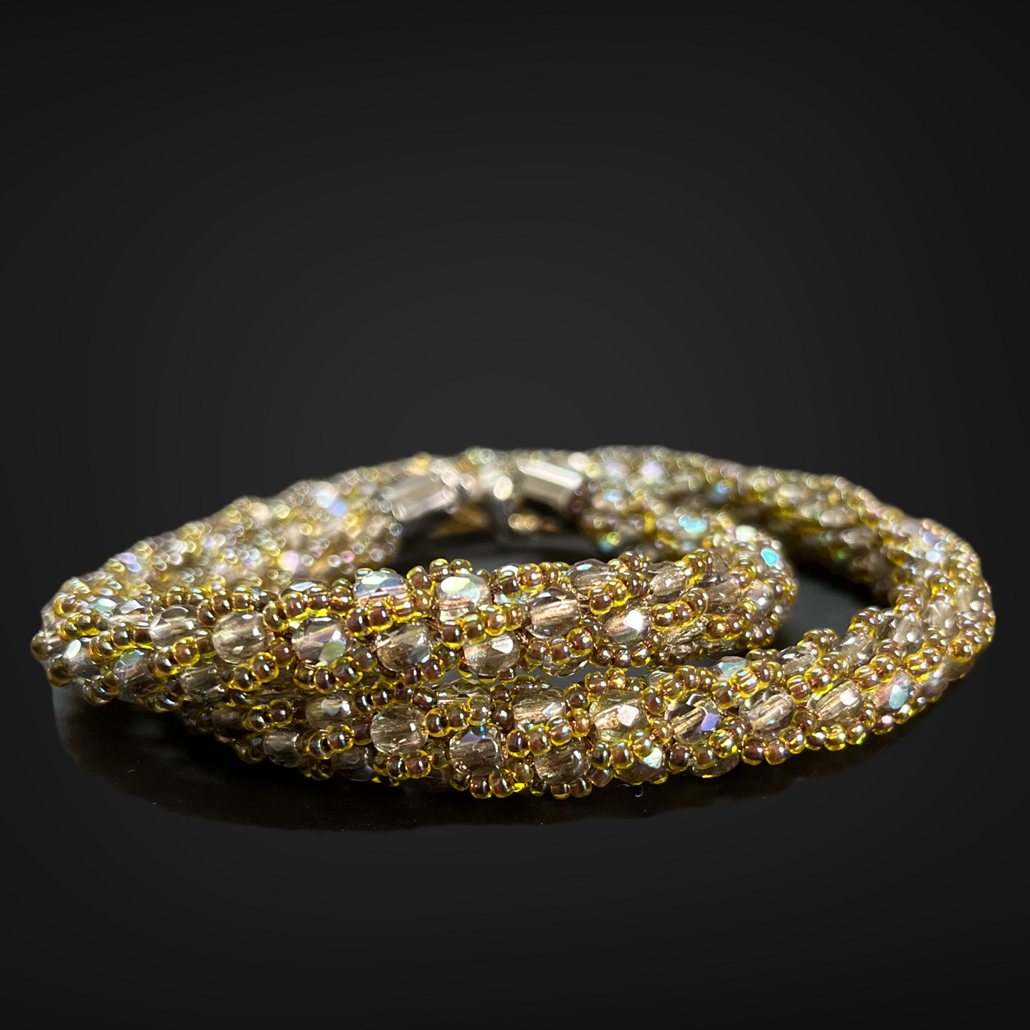 Collier spirale au crochet en perles Miyuki, vert claire, 46 cm