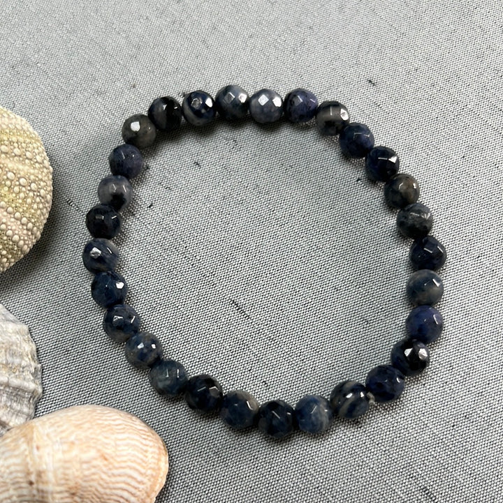 DUMORTIERITE bracelet faceted stones 6 mm