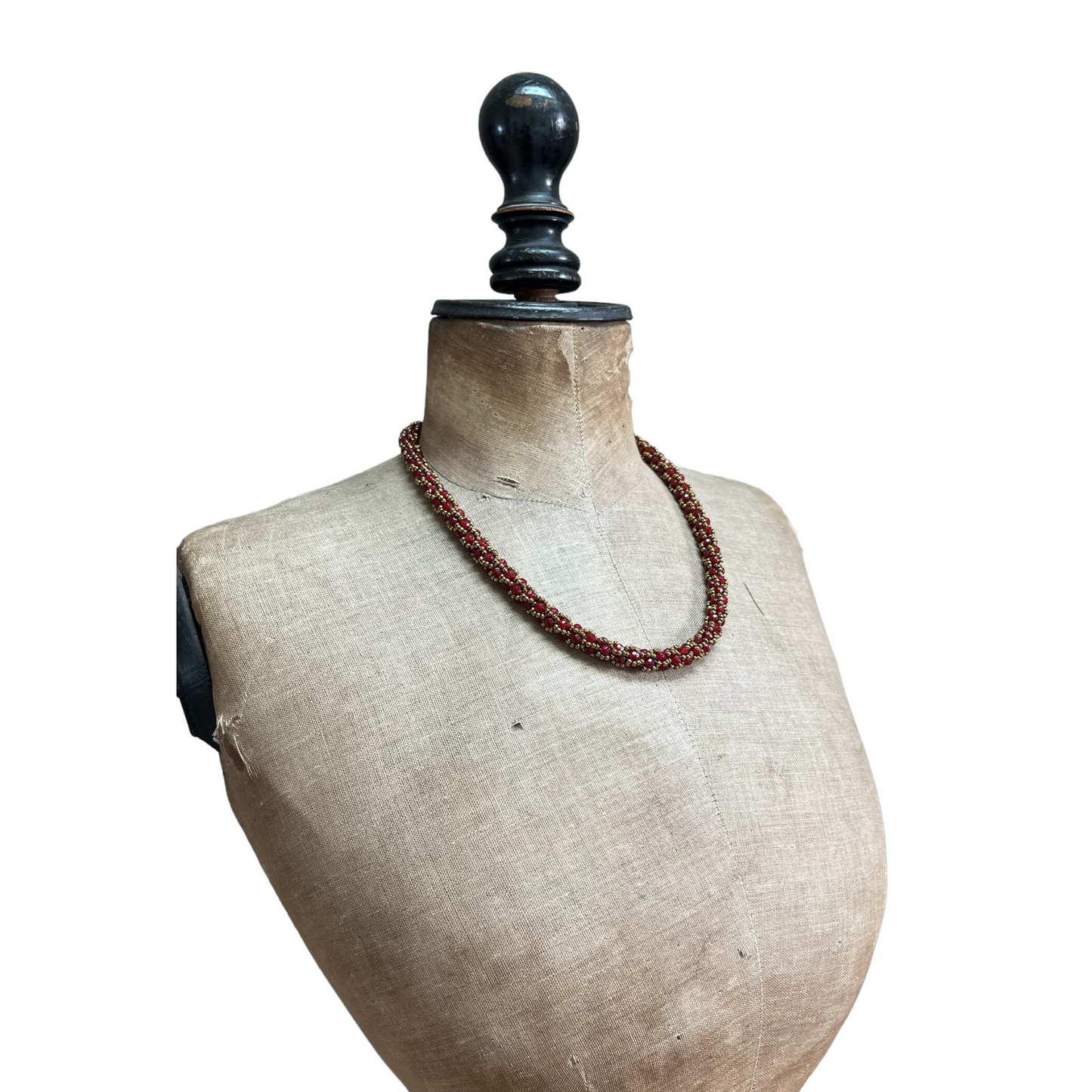 Crochet necklace in red jade, tinted, and Miyuki beads, 50 cm