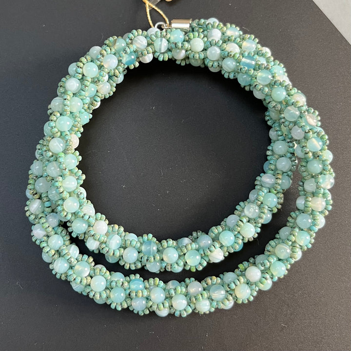 Crochet necklace in agate and Miyuki beads, 47 cm