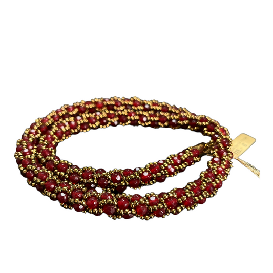 Collier spirale au crochet en perles Miyuki et jade teinté rouge, 50 cm