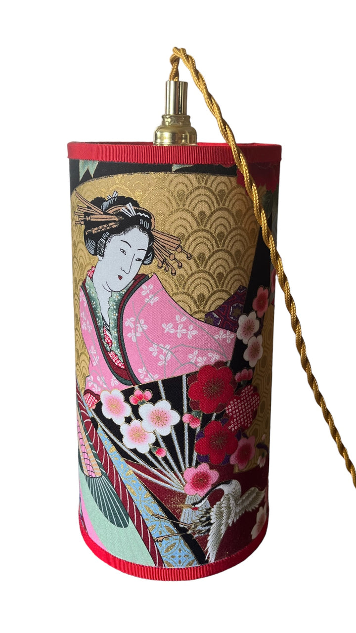 Portable lamp with a laminated lampshade in Japanese-style fabric