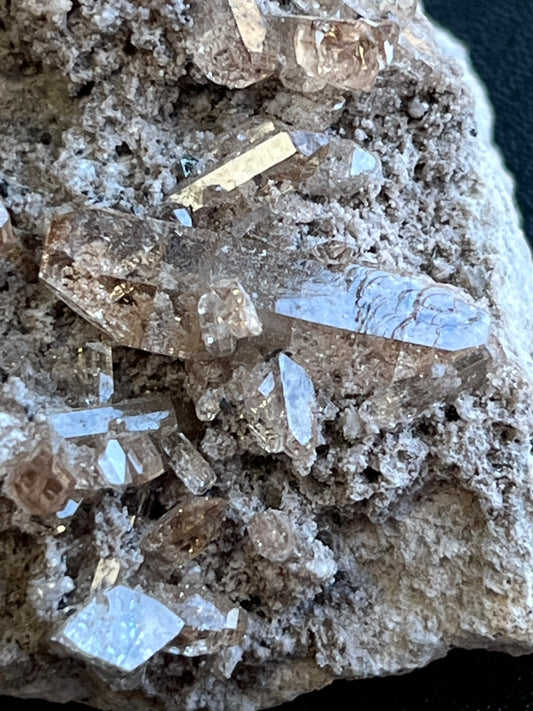 Topaz Bixbiite、Rhyolite USA DR286